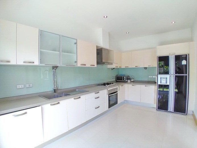 House for rent at The Vineyard Pattaya showing the kitchen 