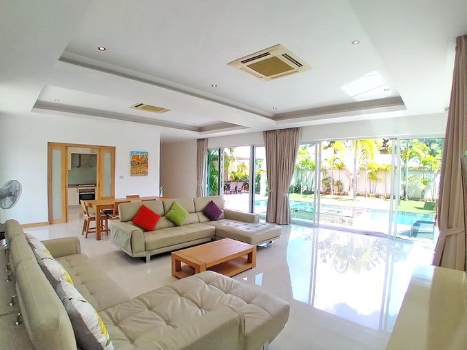 House for rent at The Vineyard Pattaya showing the living and dining areas with pool view House for rent at The Vineyard Pattaya showing the living and dining areas with pool view