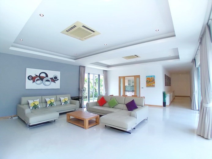 House for rent at The Vineyard Pattaya showing the open plan concept 