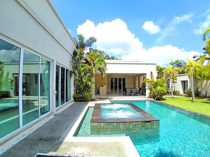House for rent at The Vineyard Pattaya showing the pool and covered terrace House for rent at The Vineyard Pattaya showing the pool and covered terrace