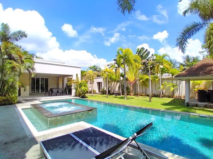 House for rent at The Vineyard Pattaya showing the poolside terrace House for rent at The Vineyard Pattaya showing the poolside terrace