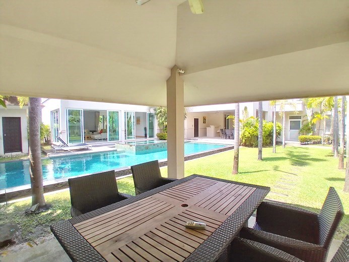 House for rent at The Vineyard Pattaya showing the sala and garden House for rent at The Vineyard Pattaya showing the sala and garden