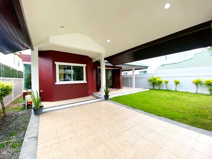 House for rent East Pattaya showing the carport 