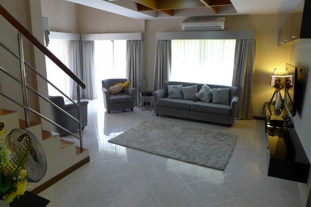 House for rent East Pattaya showing the living area House for rent East Pattaya showing the living area
