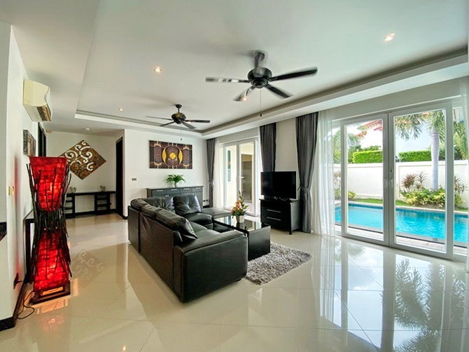 House for rent East Pattaya showing the living room