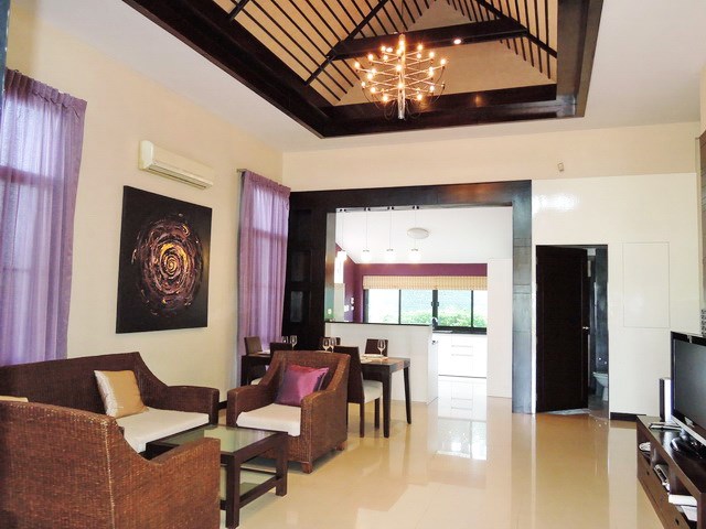 House for sale Pattaya showing the open plan living
