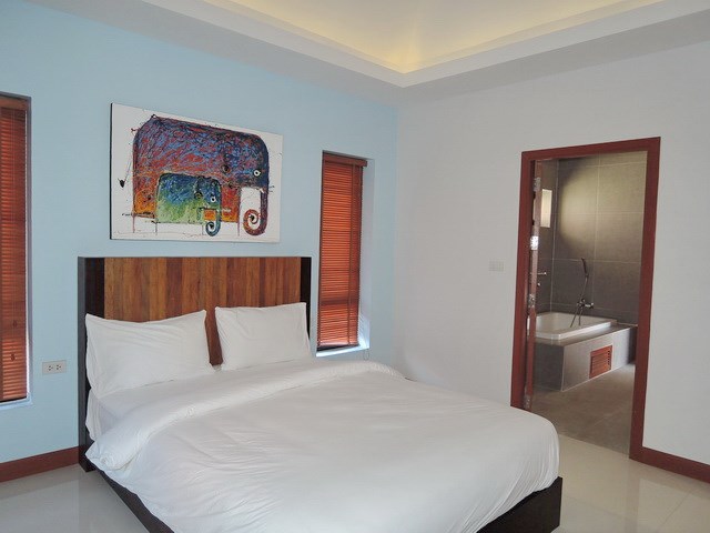 House for sale at Bangsaray Pattaya showing the second bedroom suite