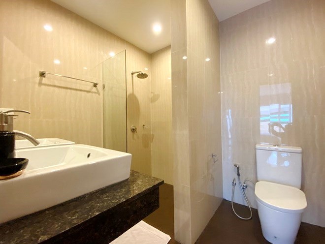 House for sale Bangsaray beach showing the master bathroom 