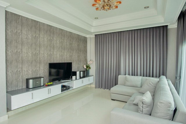 House for sale Bangsaray Pattaya showing the living room House for sale Bangsaray Pattaya showing the living room