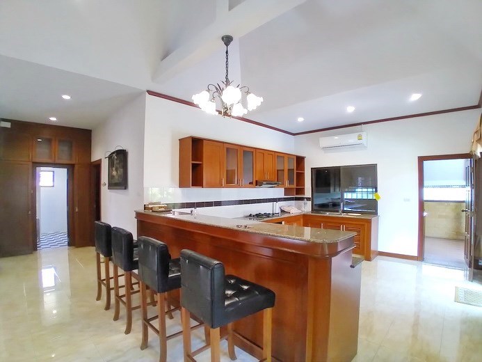House for sale East Pattaya showing the breakfast bar House for sale East Pattaya showing the breakfast bar