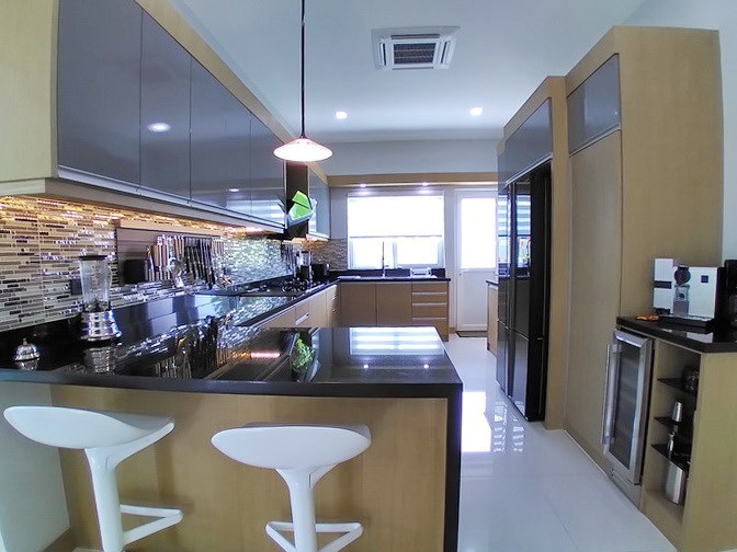 House for sale East Pattaya showing the breakfast bar 