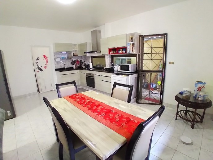 House for sale East Pattaya showing the dining, kitchen and second bathroom House for sale East Pattaya showing the dining, kitchen and second bathroom