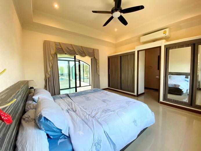 House for sale East Pattaya showing the fourth bedroom 