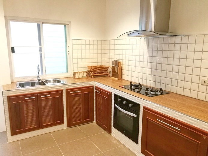 House for sale East Pattaya showing the kitchen House for sale East Pattaya showing the kitchen