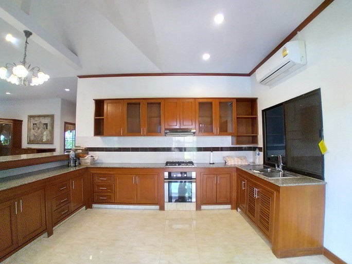 House for sale East Pattaya showing the kitchen House for sale East Pattaya showing the kitchen