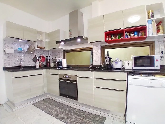 House for sale East Pattaya showing the kitchen House for sale East Pattaya showing the kitchen