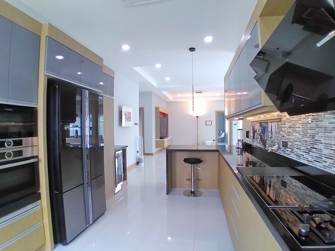 House for sale East Pattaya showing the kitchen House for sale East Pattaya showing the kitchen