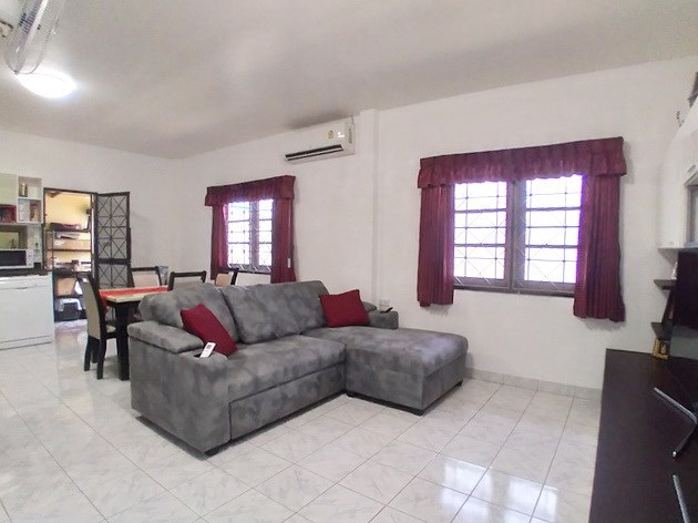 House for sale East Pattaya showing the living and dining areas House for sale East Pattaya showing the living and dining areas