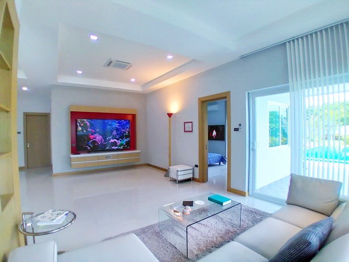House for sale East Pattaya showing the living room and pool view 