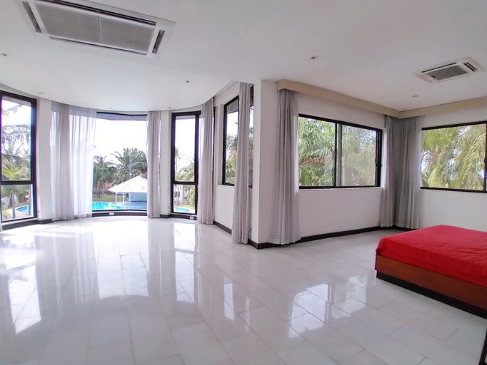 House for sale East Pattaya showing the master bedroom pool view 