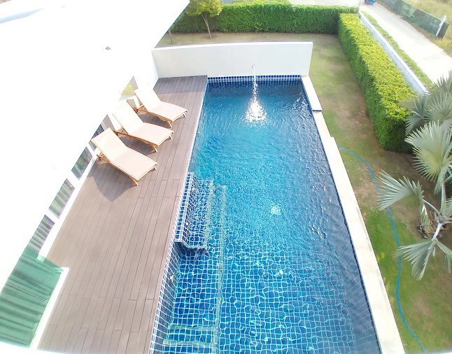 House for sale East Pattaya showing the master bedroom pool view 