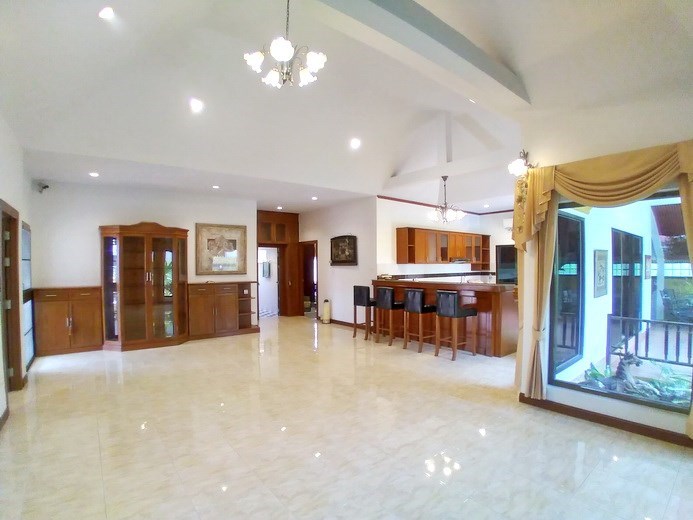 House for sale East Pattaya showing the open plan concept House for sale East Pattaya showing the open plan concept