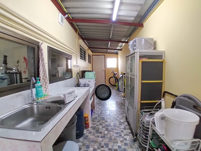 House for sale East Pattaya showing the outside kitchen House for sale East Pattaya showing the outside kitchen