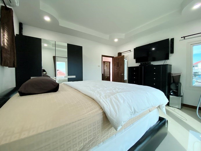 House for sale East Pattaya showing the second bedroom 