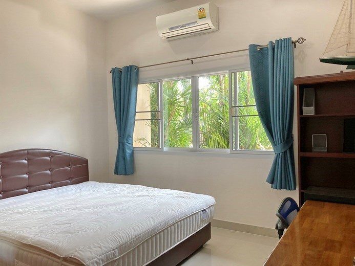 House for sale East Pattaya showing the third bedroom and garden view 