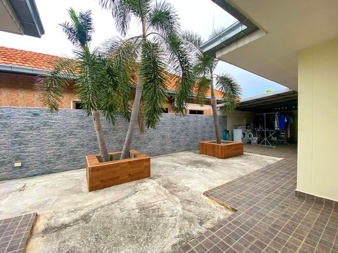 House for sale East Pattaya showing the utility area and laundry 