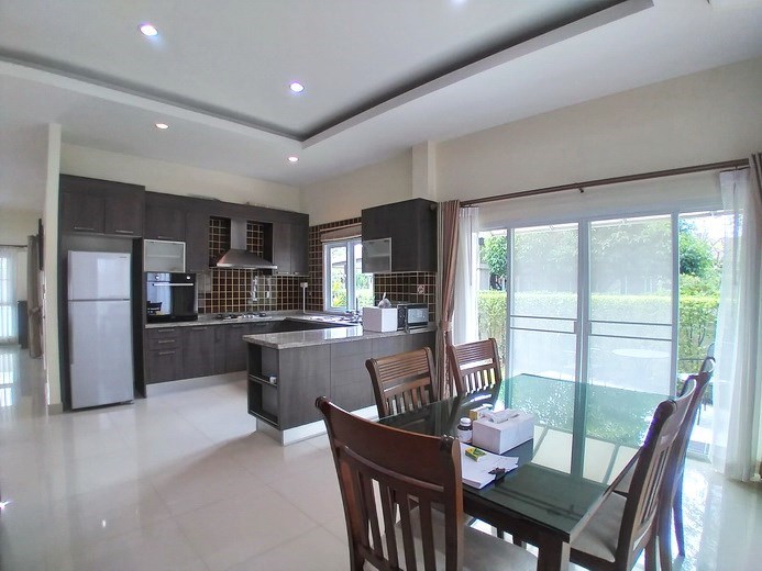 House for sale Huay Yai Pattaya showing the dining and kitchen areas 