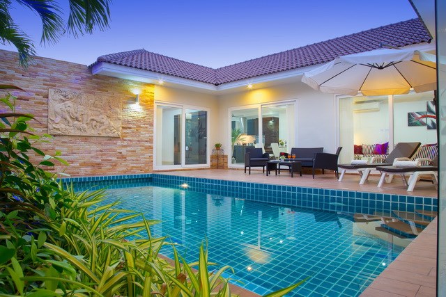 House For Sale Huay Yai showing the house and pool House For Sale Huay Yai showing the house and pool
