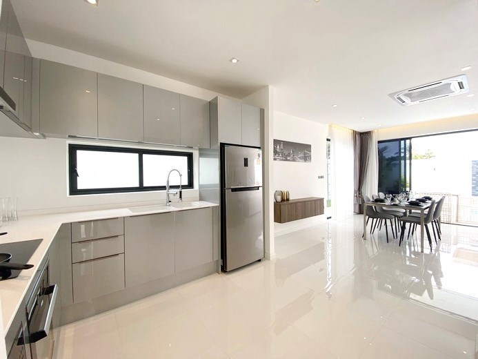 House for sale Huay Yai Pattaya showing the kitchen and dining areas 