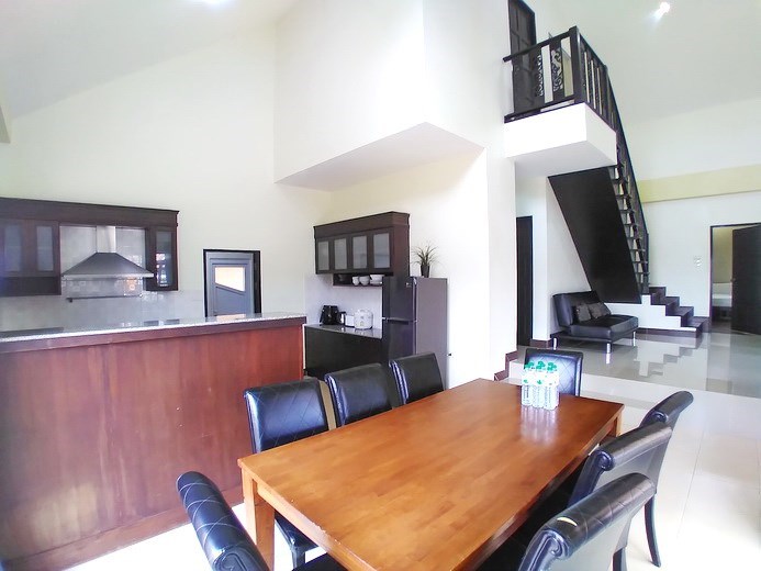 House for sale Pattaya showing the dining and kitchen areas House for sale Pattaya showing the dining and kitchen areas