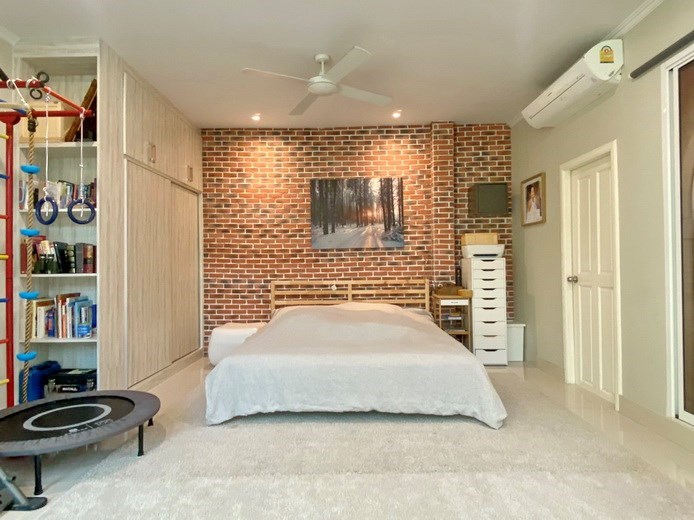 House for sale Jomtien showing the fourth bedroom suite House for sale Jomtien showing the fourth bedroom suite