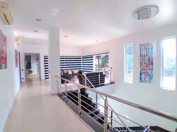 House for sale Jomtien showing the hallway House for sale Jomtien showing the hallway