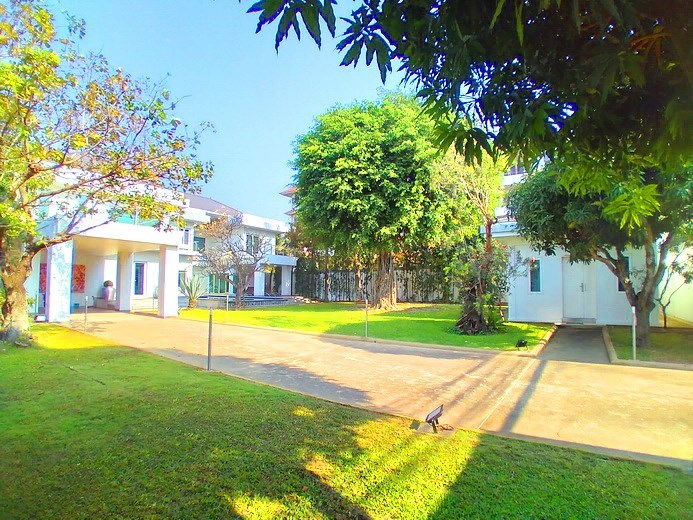 House for sale Jomtien showing the house and guest suite House for sale Jomtien showing the house and guest suite