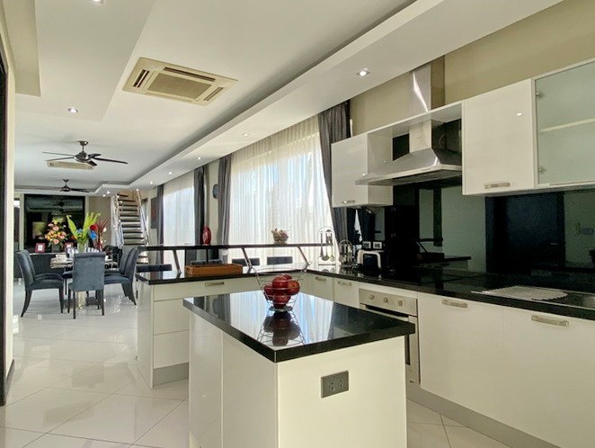 House for sale Jomtien showing the kitchen area