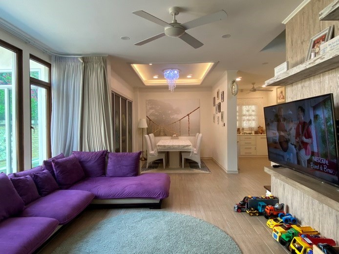 House for sale Jomtien showing the living and dining areas House for sale Jomtien showing the living and dining areas