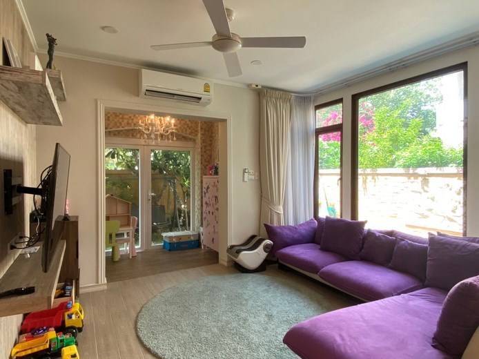 House for sale Jomtien showing the living room House for sale Jomtien showing the living room