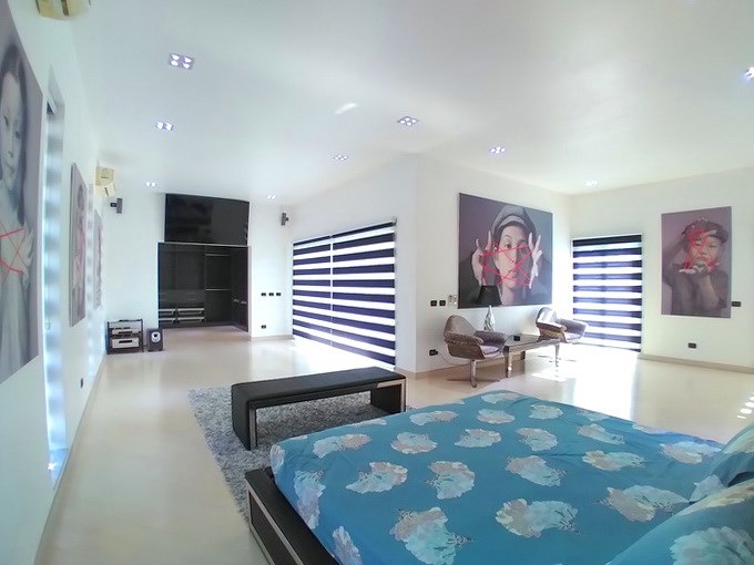 House for sale Jomtien showing the master bedroom suite House for sale Jomtien showing the master bedroom suite
