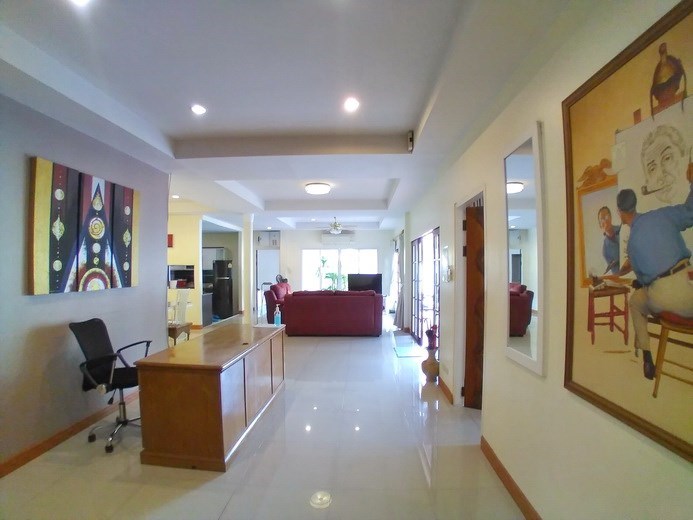 House for sale Jomtien showing the office area House for sale Jomtien showing the office area