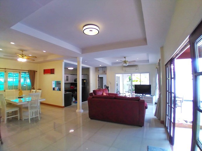 House for sale Jomtien showing the open plan concept House for sale Jomtien showing the open plan concept
