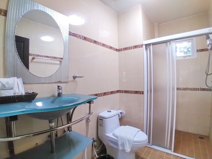 House for sale Pattaya showing the second bathroom House for sale Pattaya showing the second bathroom