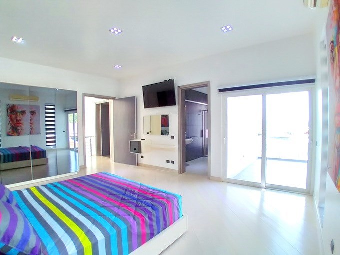House for sale Jomtien showing the second bedroom suite House for sale Jomtien showing the second bedroom suite