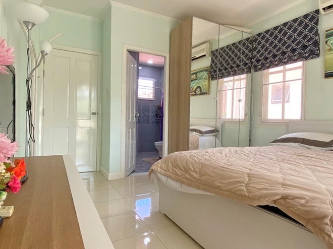 House for sale Jomtien showing the third bedroom suite House for sale Jomtien showing the third bedroom suite