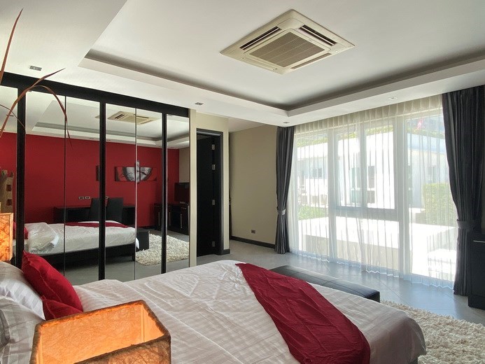 House for sale Jomtien showing the third bedroom suite 