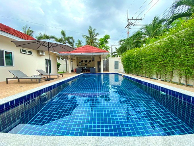 House for sale Mabprachan Pattaya showing the bar area and pool 