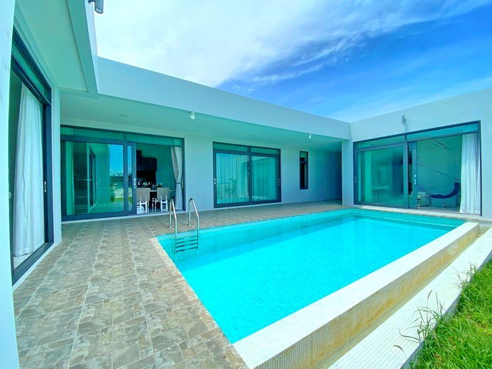 House for sale Mabprachan Pattaya showing the house and pool 