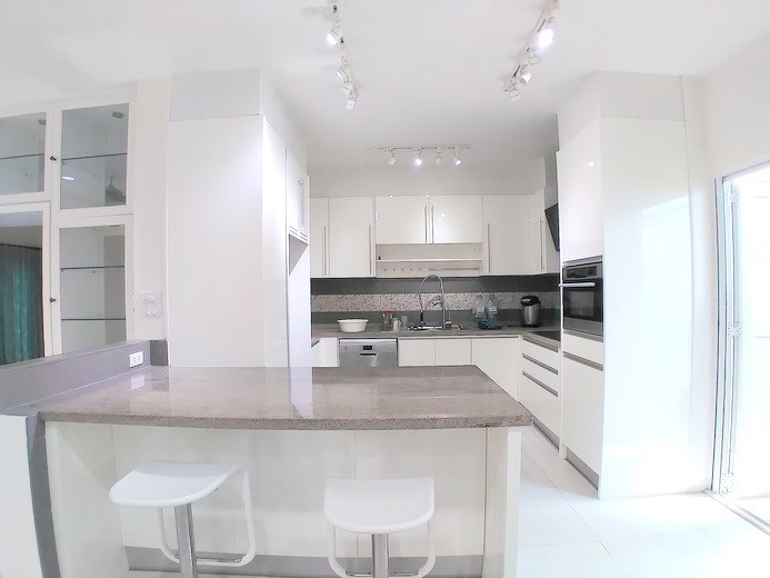 House for sale Mabprachan Pattaya showing the kitchen and breakfast bar 